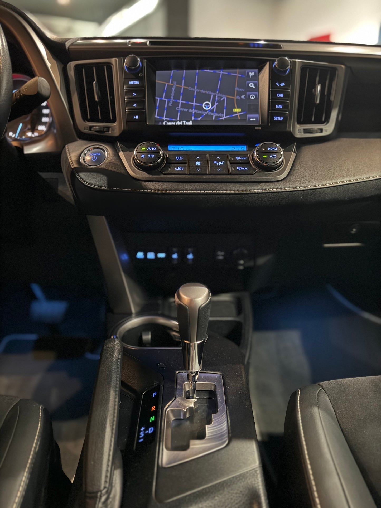 TOYOTA RAV-4 CON UN AÑO DE GARANTIA OFICIAL con solo 96.000km