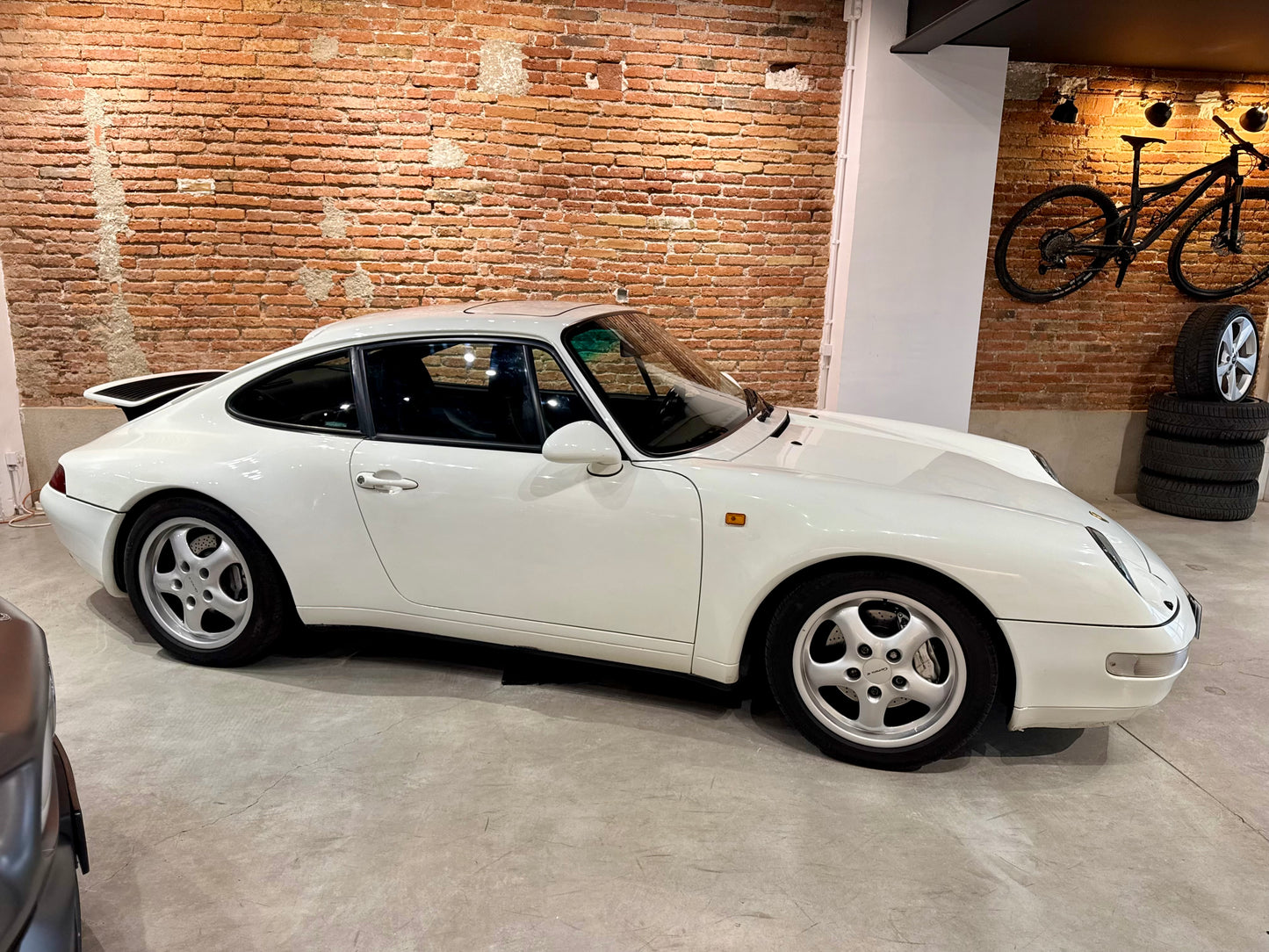 Porsche 911 Carrera 4 modelo 993 del año 1995