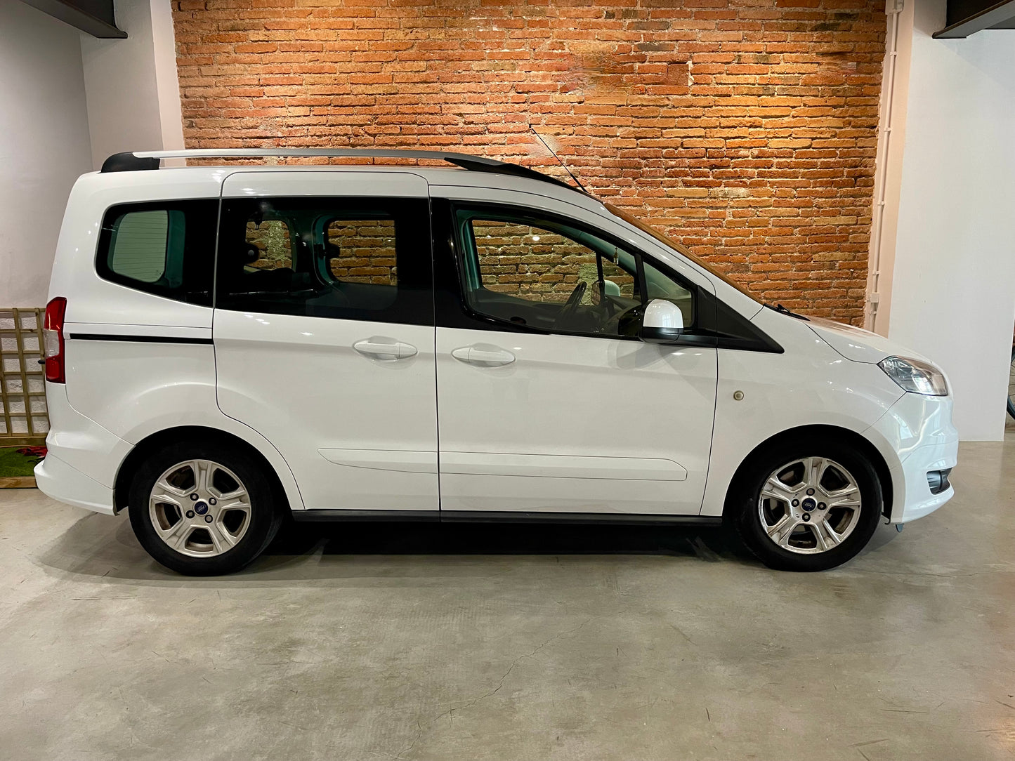 FORD TOURNEO COURIER DEL 2016 75CV