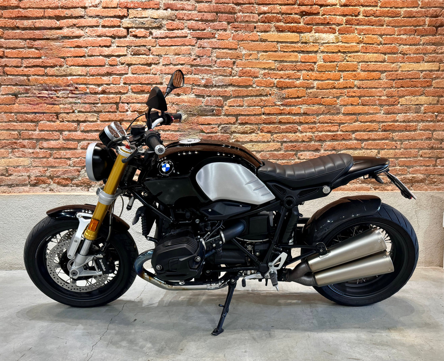 BMW R NINE T