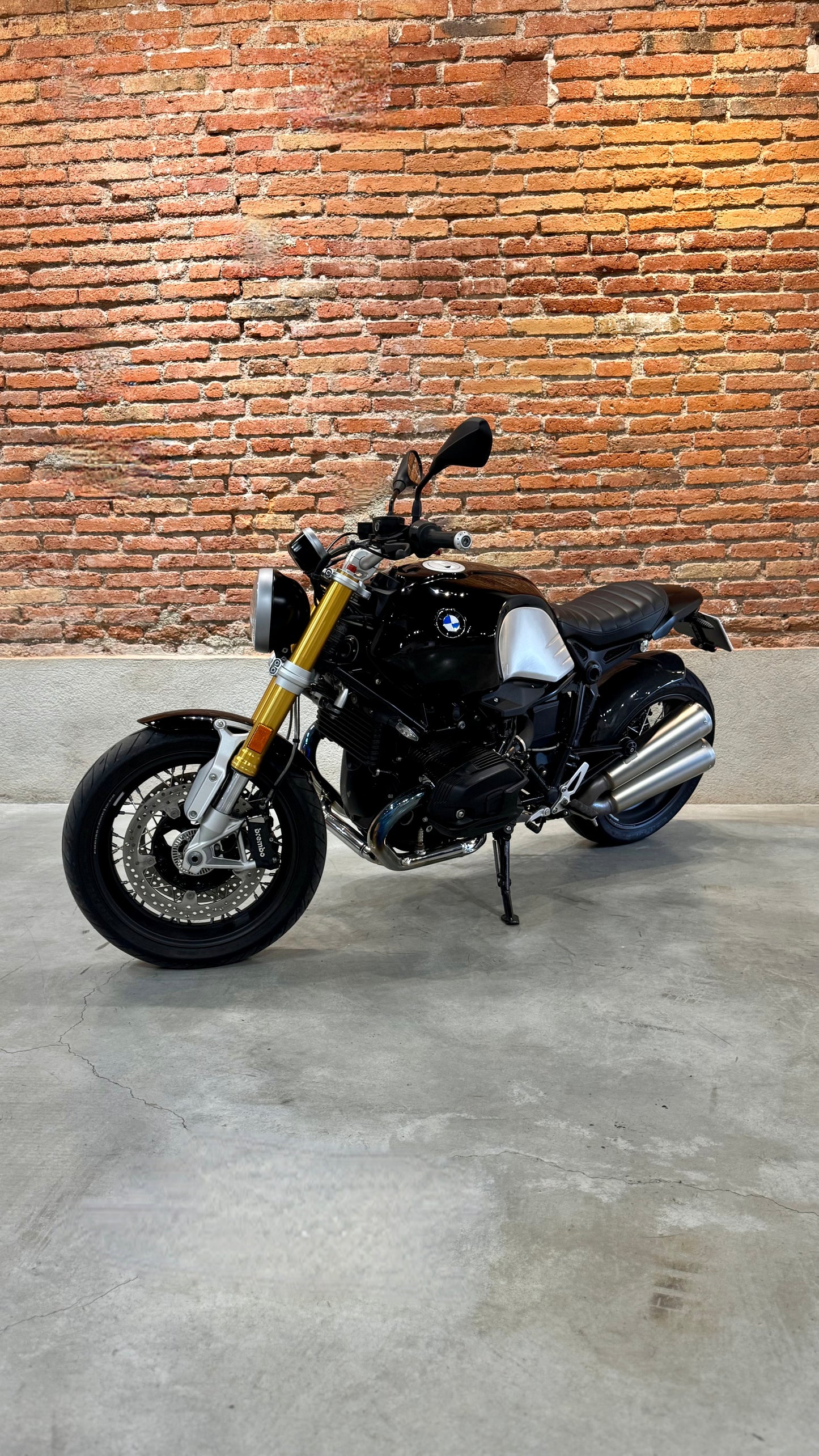 BMW R NINE T