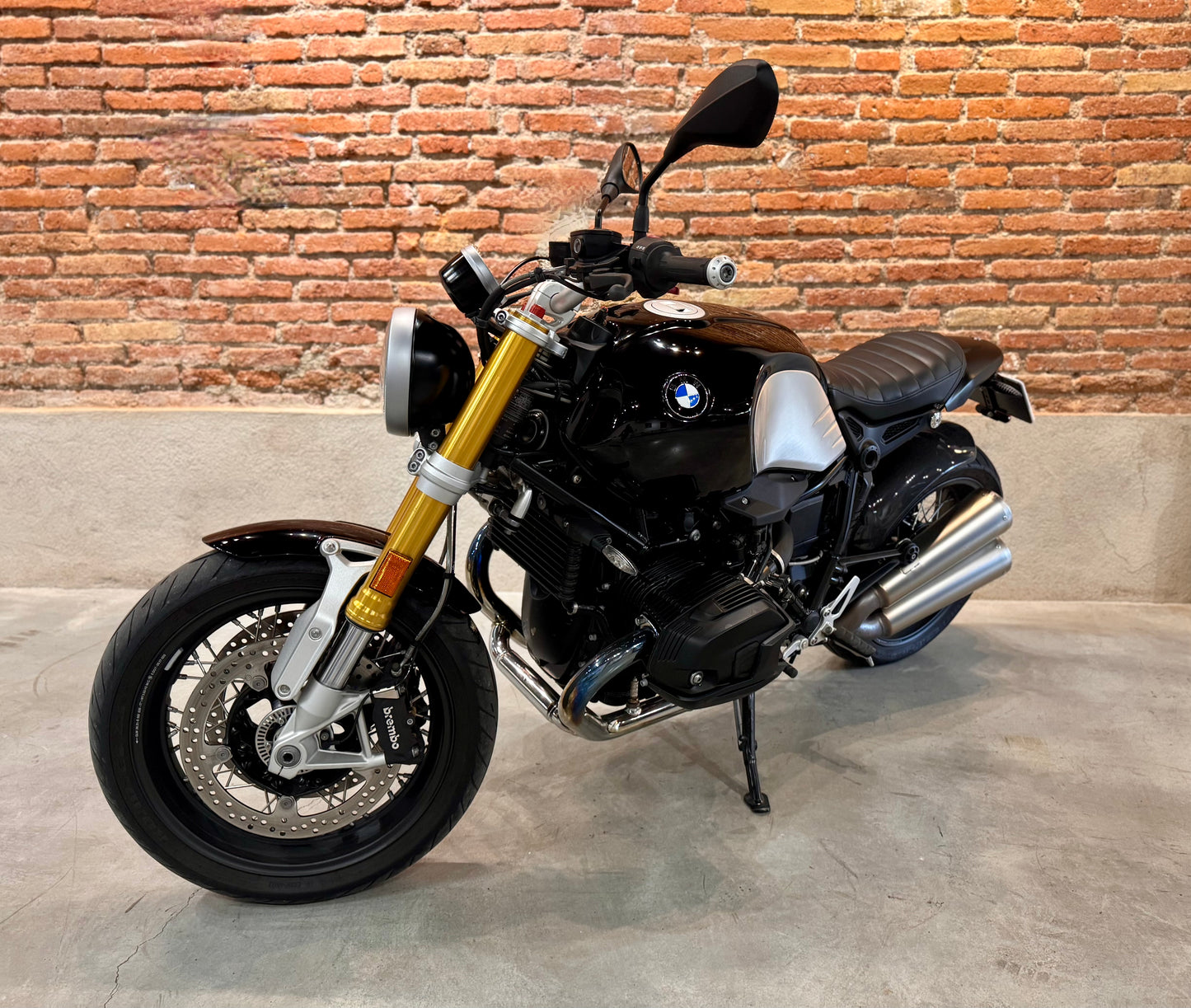 BMW R NINE T