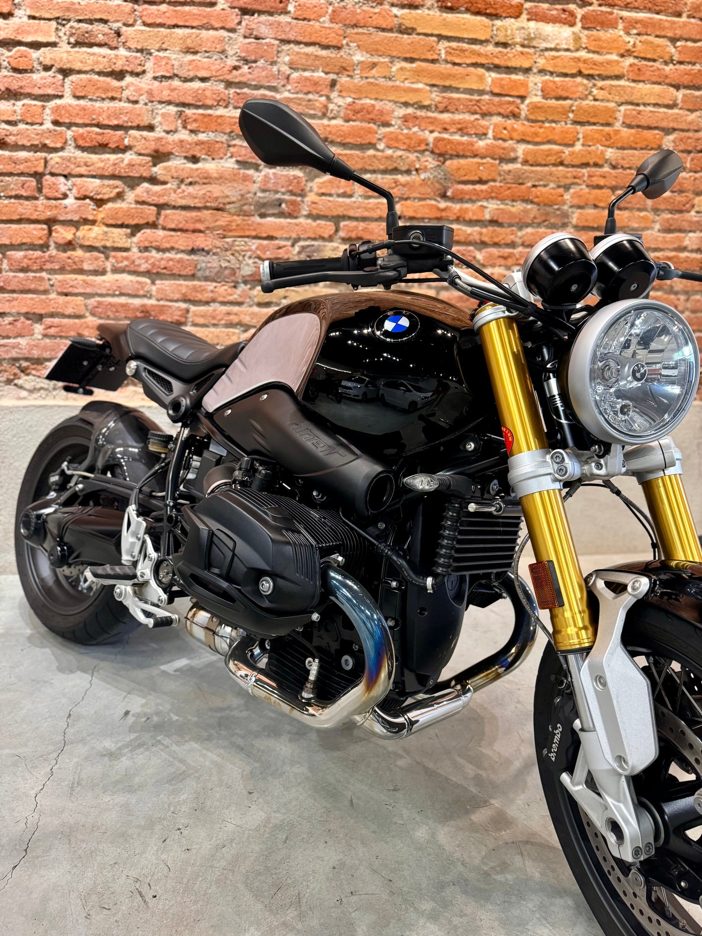 BMW R NINE T