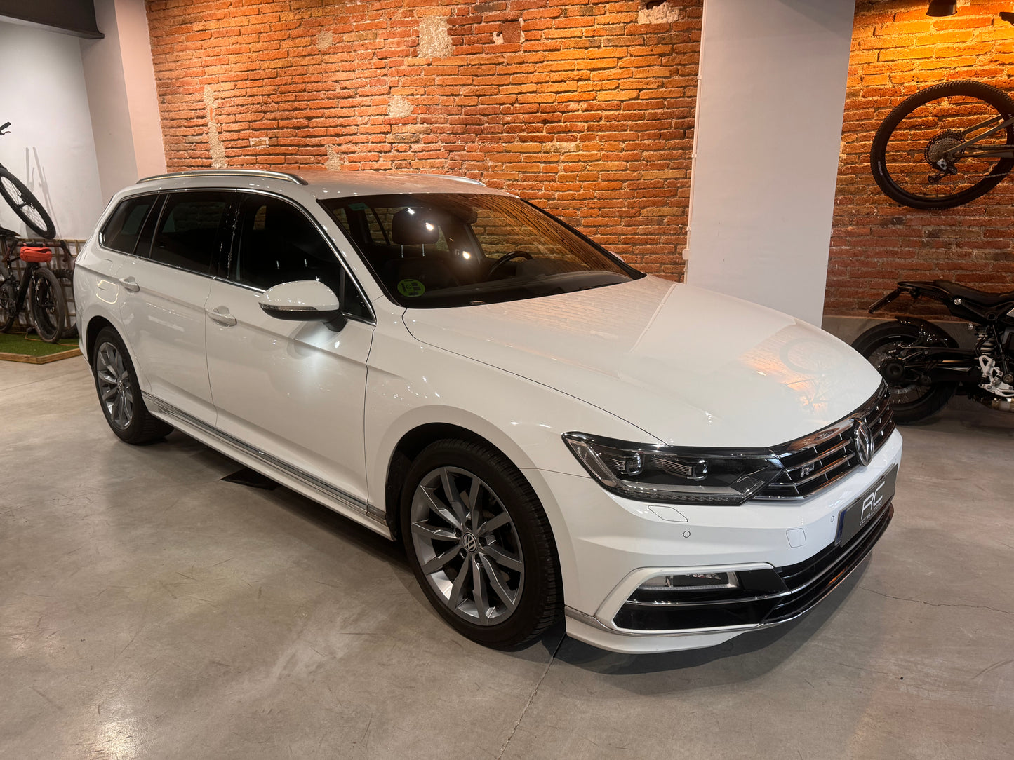 VOLKSWAGEN PASSAT 2.0TDI R-LINE CON SOLO 67.000KM