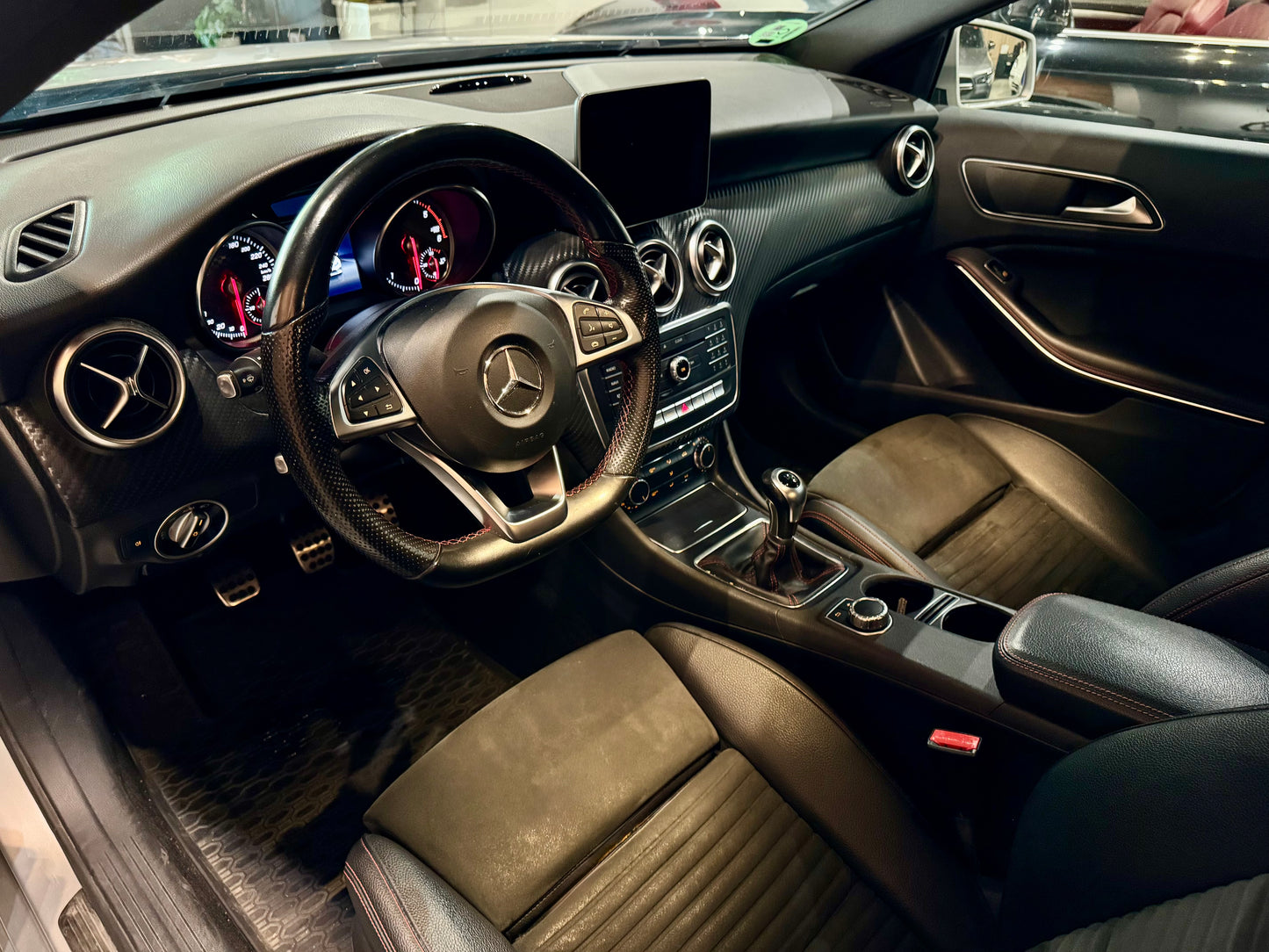 MERCEDES BENZ CLASE A 200 d Amg line
