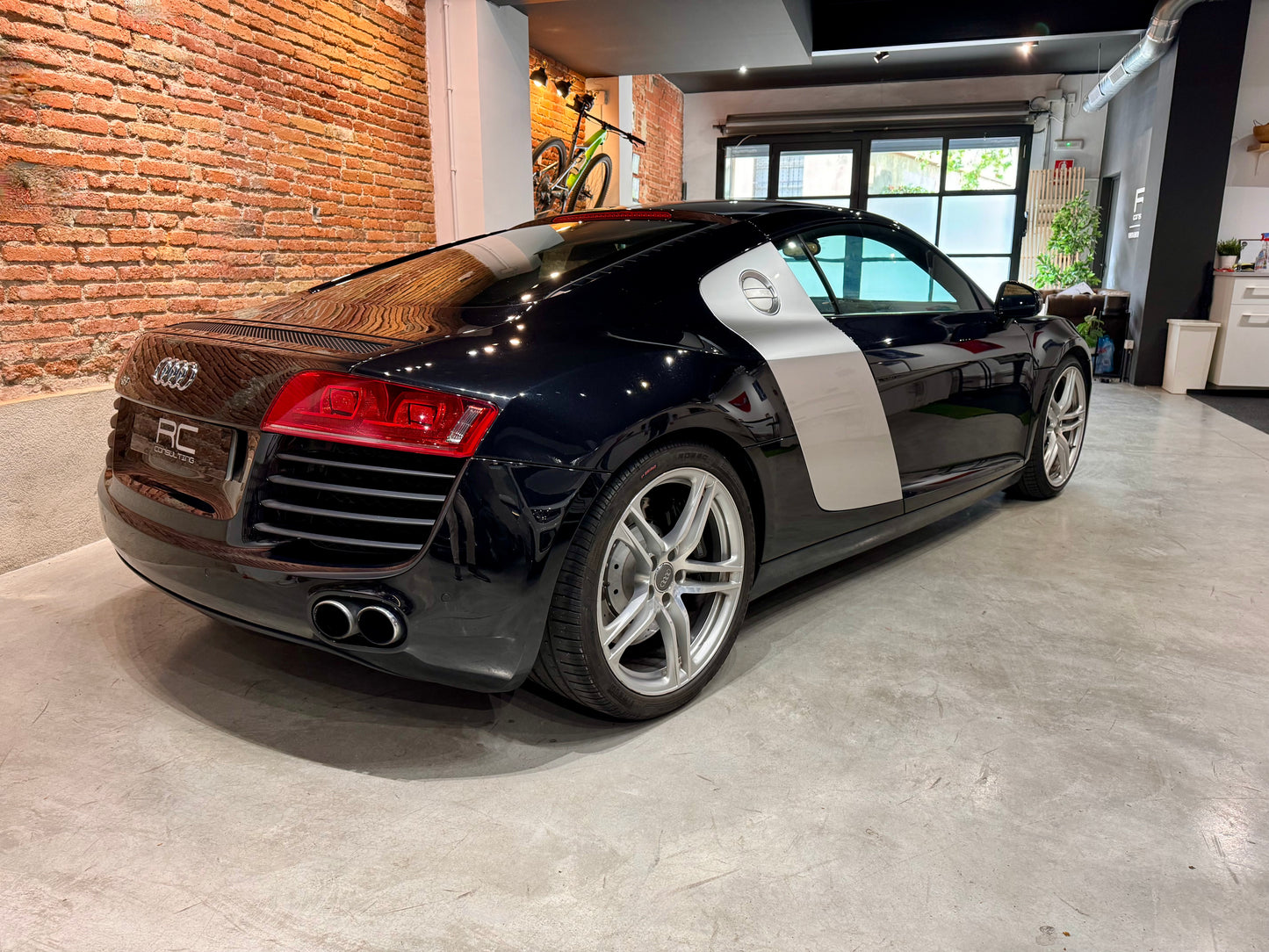 AUDI R8 4.2 FSI V8 R-TRONIC con 39.780km (VENDIDO)