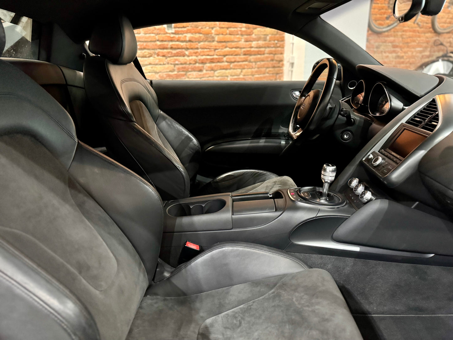 AUDI R8 4.2 FSI V8 R-TRONIC con 39.780km (VENDIDO)