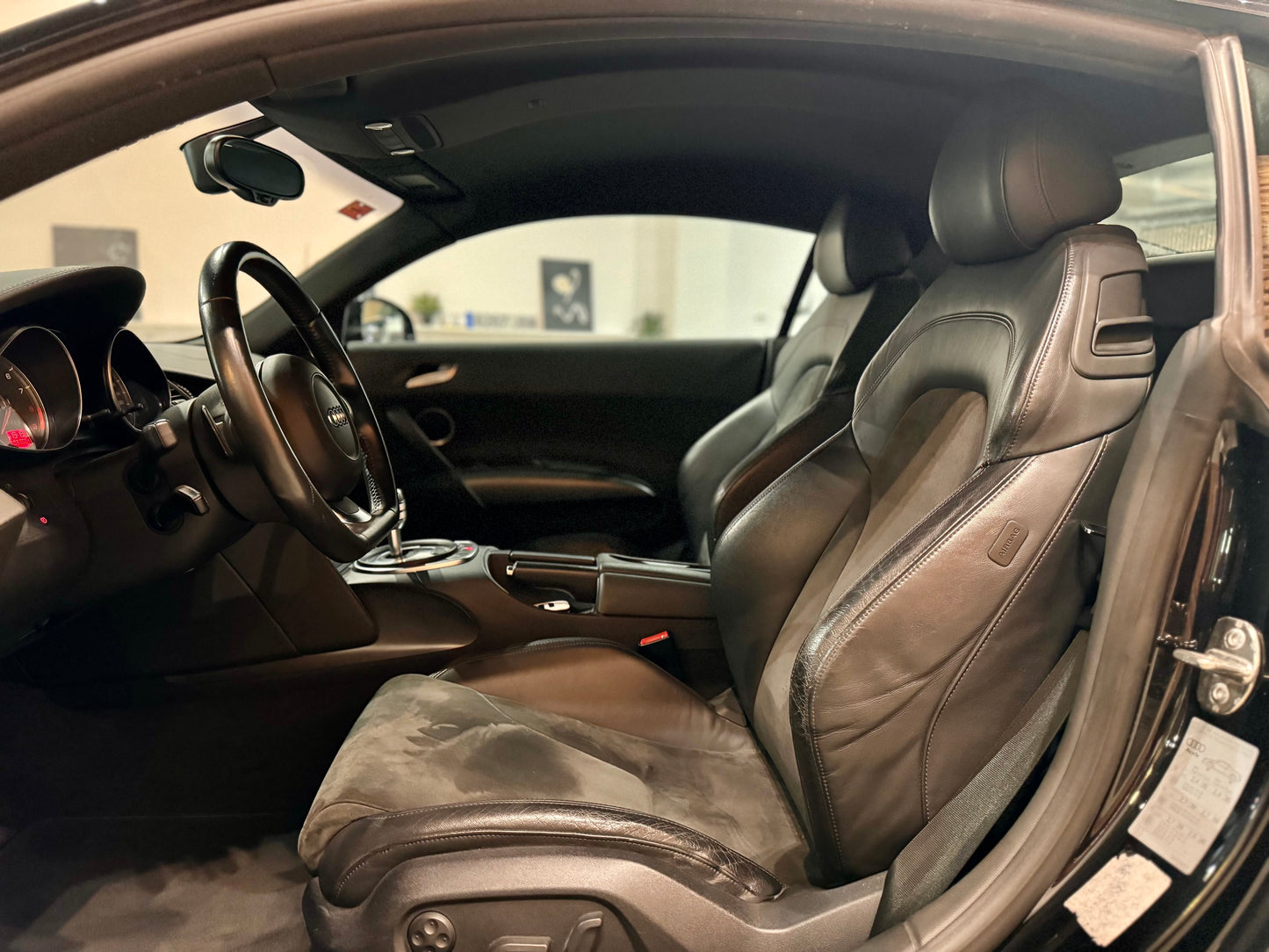 AUDI R8 4.2 FSI V8 R-TRONIC con 39.780km (VENDIDO)