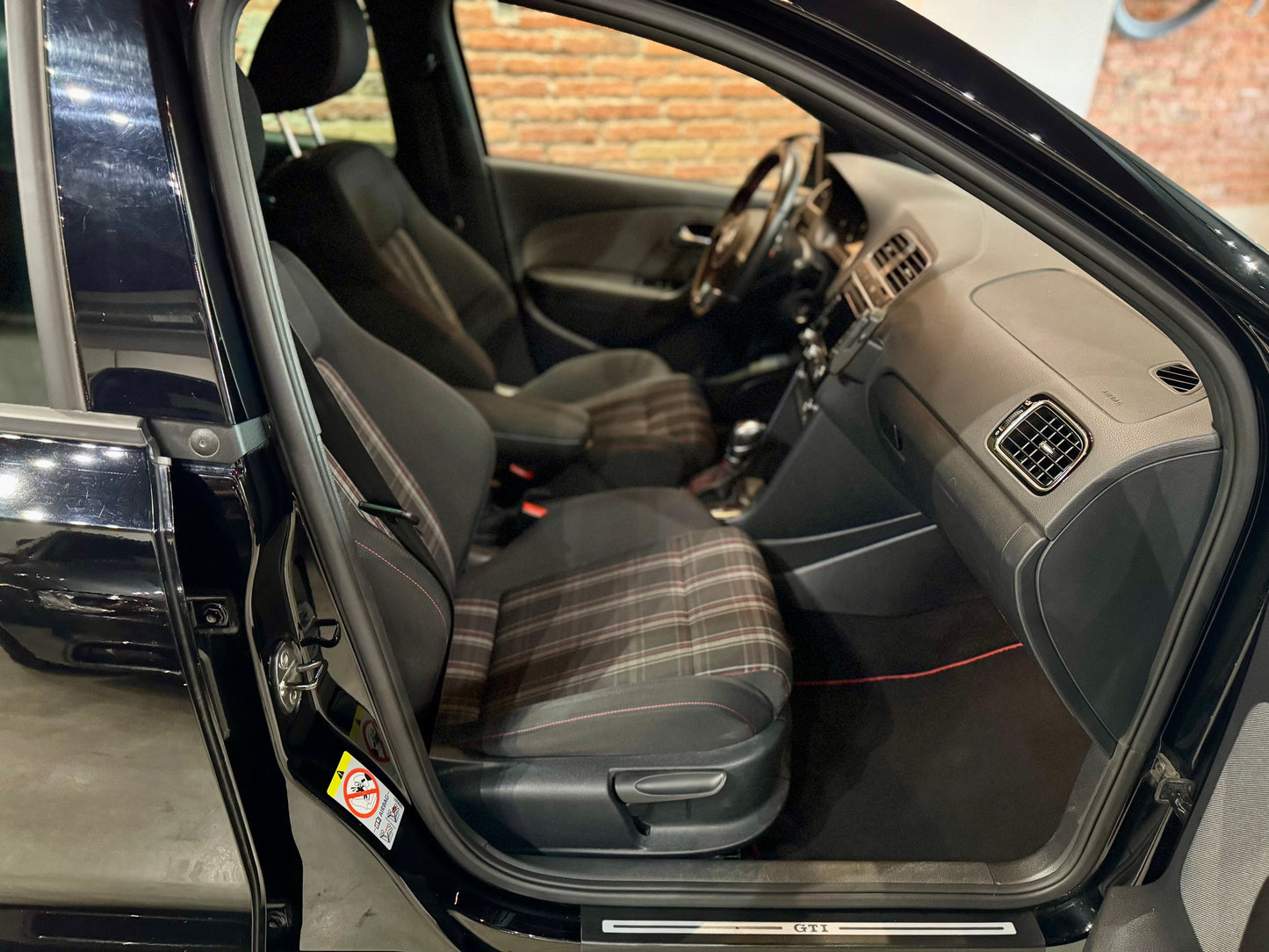 VOLKSWAGEN POLO GTI 180CV DSG año 2011