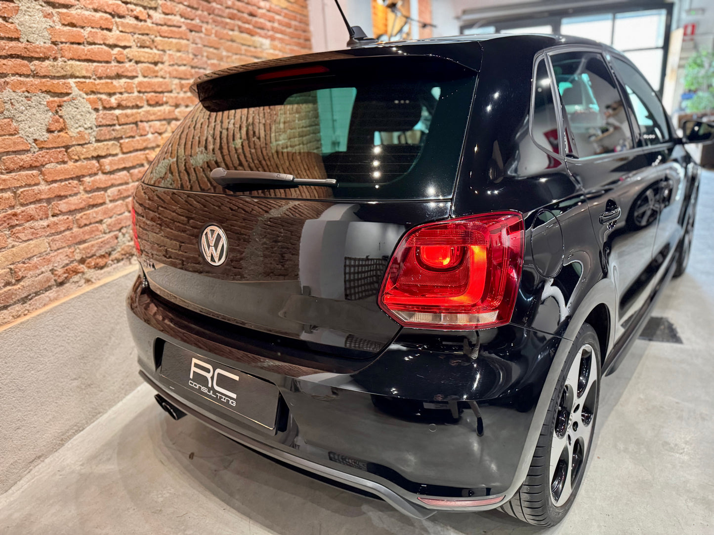 VOLKSWAGEN POLO GTI 180CV DSG año 2011