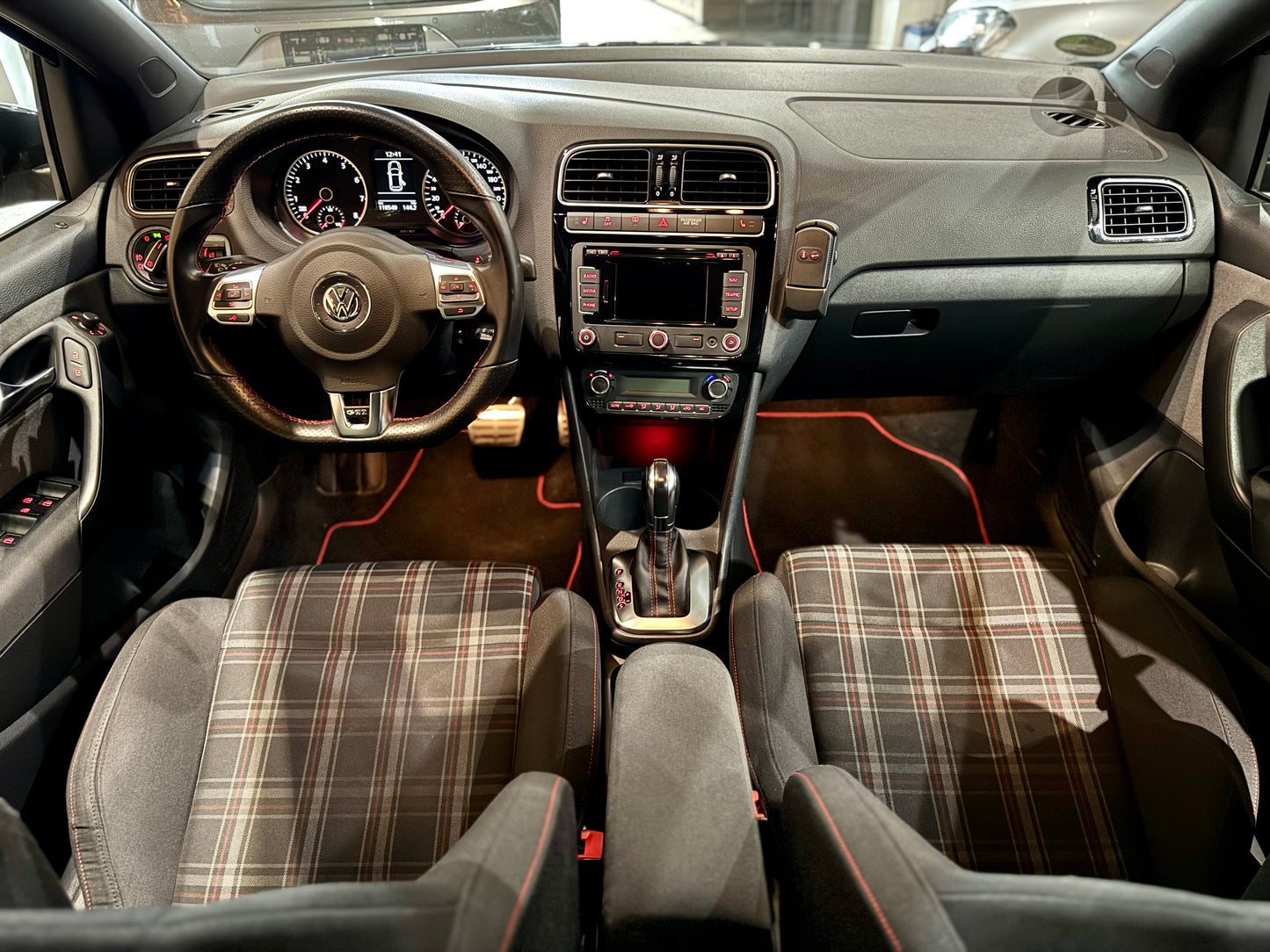 VOLKSWAGEN POLO GTI 180CV DSG año 2011