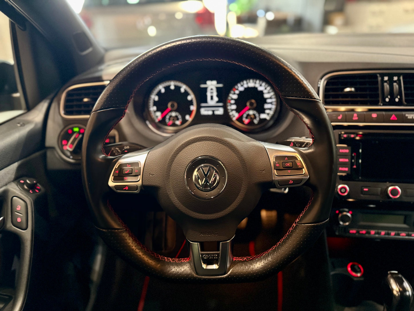 VOLKSWAGEN POLO GTI 180CV DSG año 2011