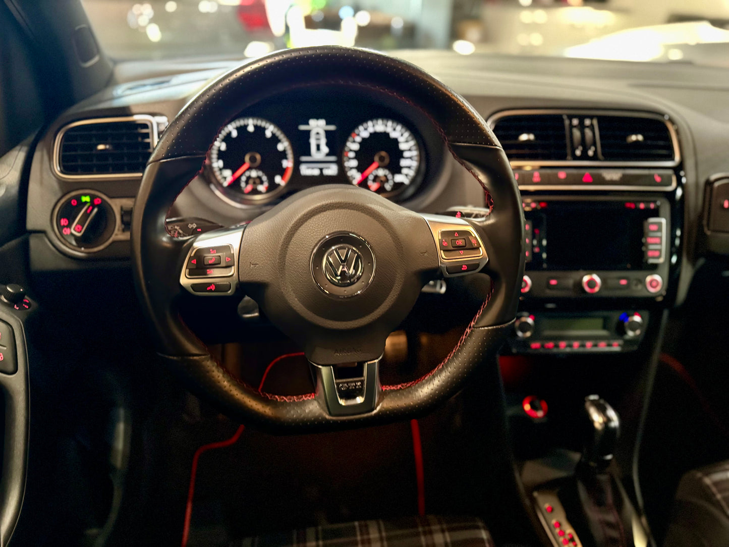 VOLKSWAGEN POLO GTI 180CV DSG año 2011