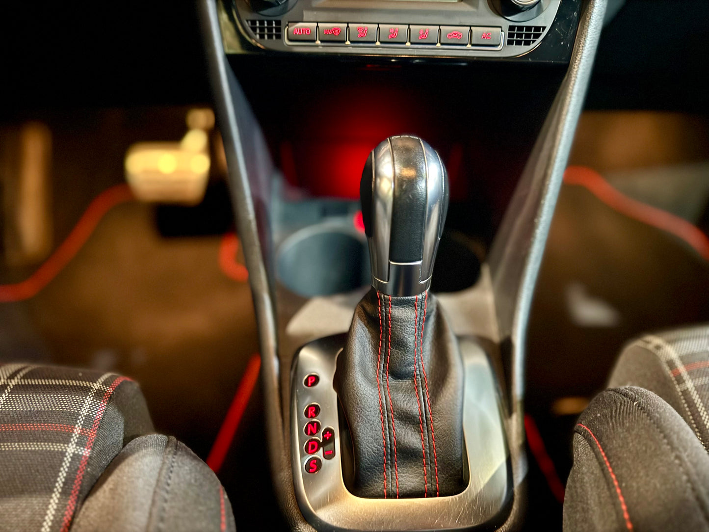 VOLKSWAGEN POLO GTI 180CV DSG año 2011