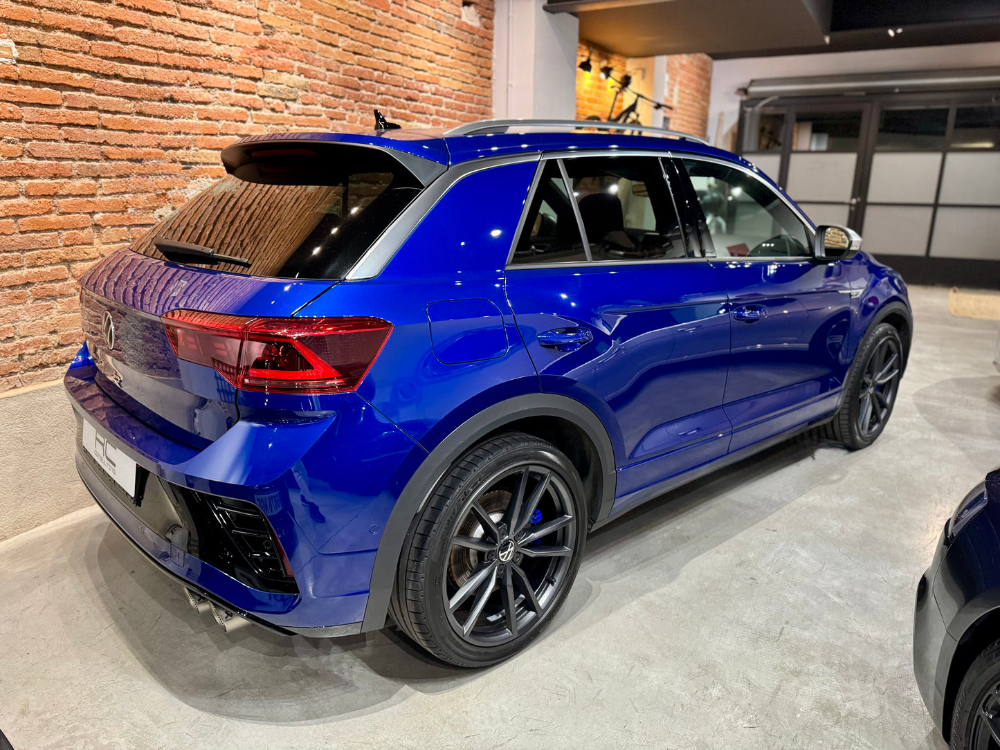 VOLKSWAGEN T-ROC R 300 DSG "AKRAPOVIC"