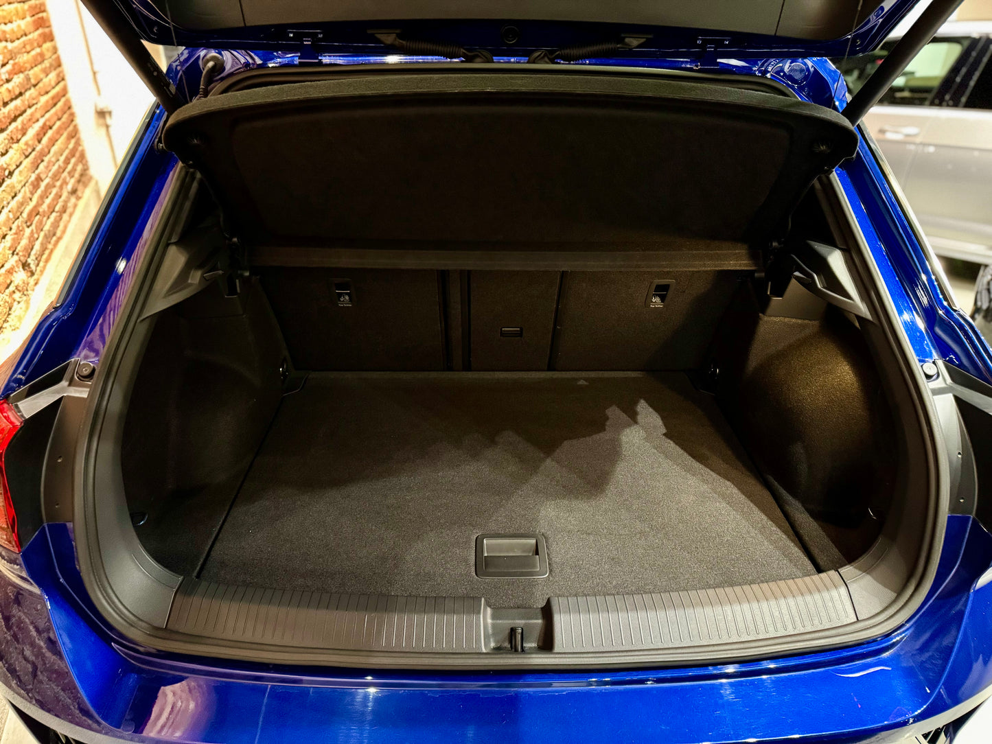 VOLKSWAGEN T-ROC R 300 DSG "AKRAPOVIC"