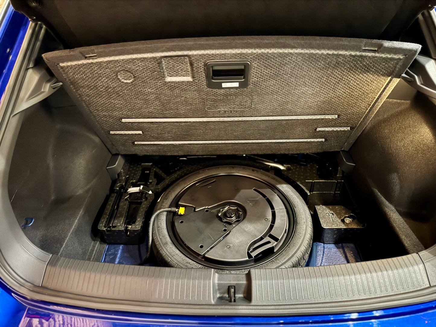 VOLKSWAGEN T-ROC R 300 DSG "AKRAPOVIC"