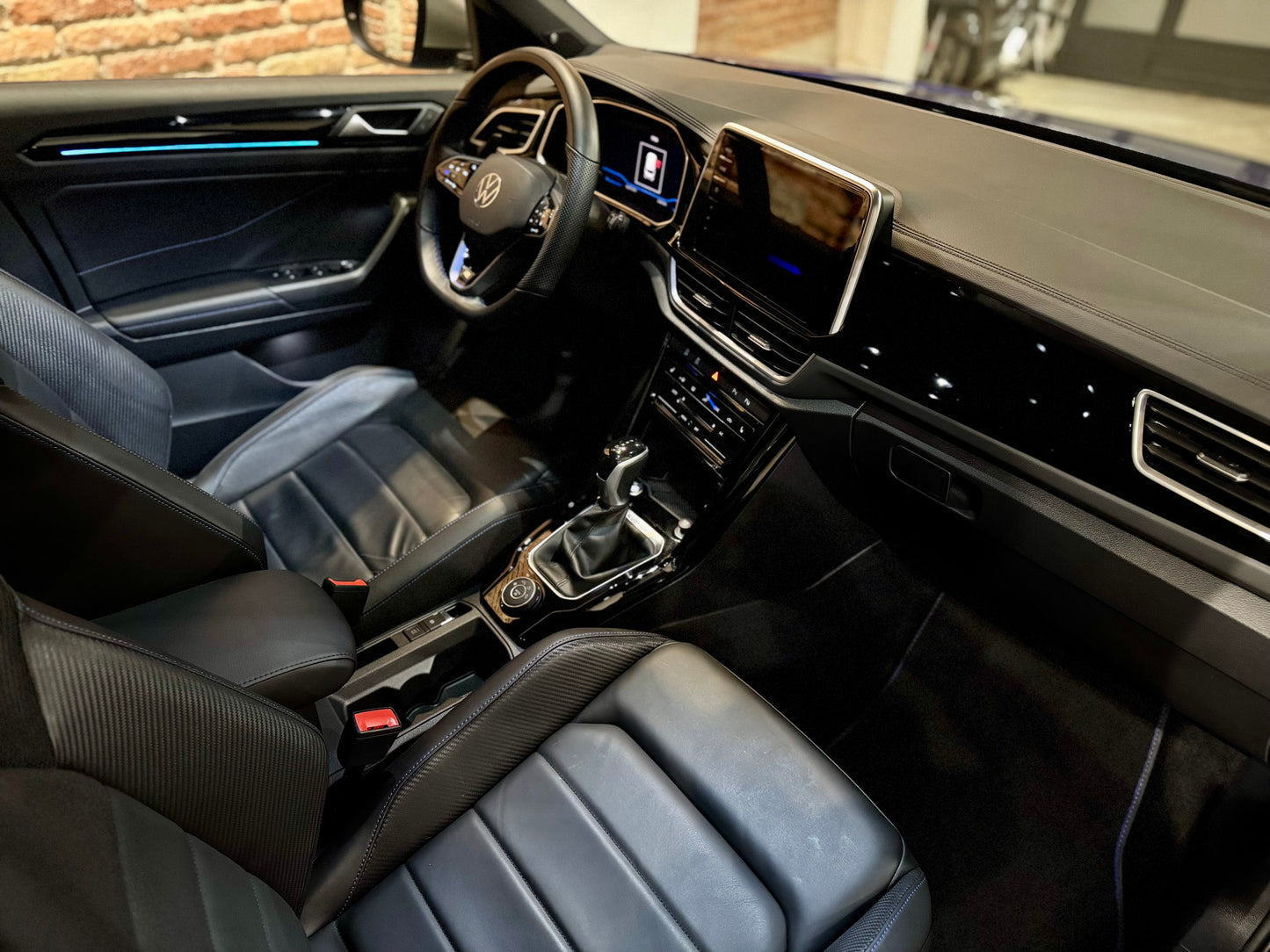 VOLKSWAGEN T-ROC R 300 DSG "AKRAPOVIC"