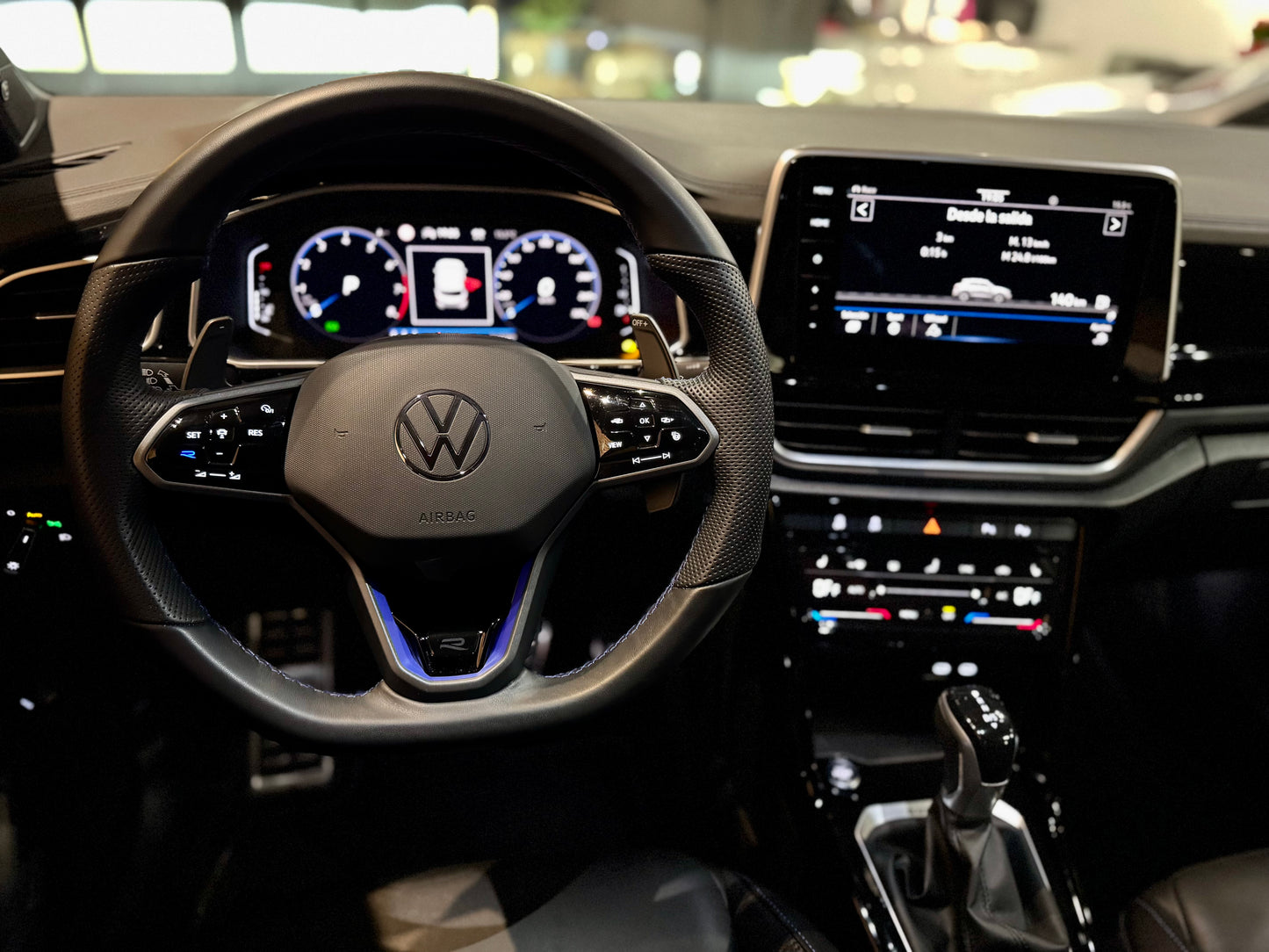 VOLKSWAGEN T-ROC R 300 DSG "AKRAPOVIC"