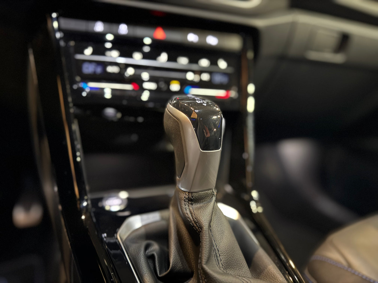 VOLKSWAGEN T-ROC R 300 DSG "AKRAPOVIC"