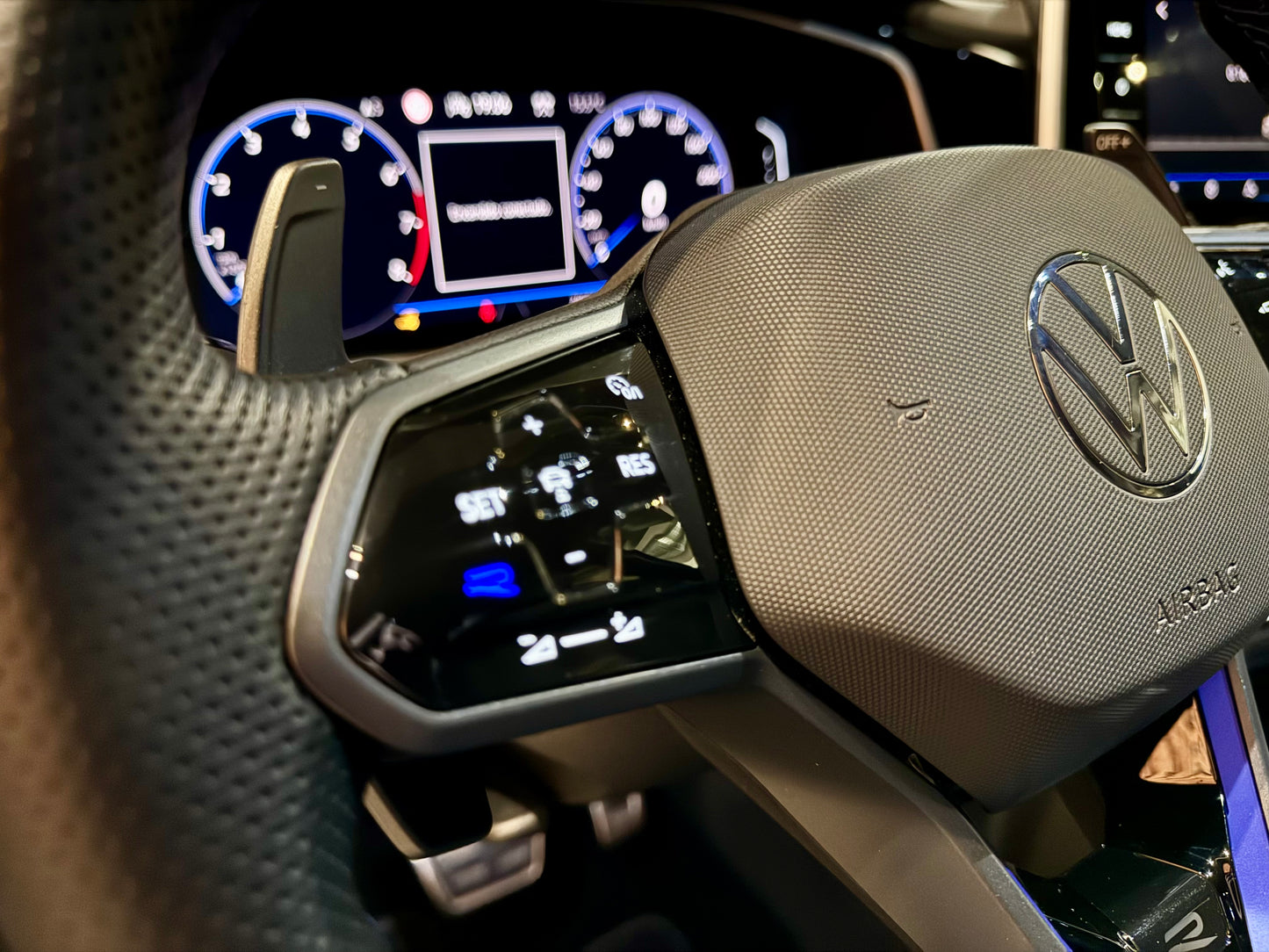 VOLKSWAGEN T-ROC R 300 DSG "AKRAPOVIC"