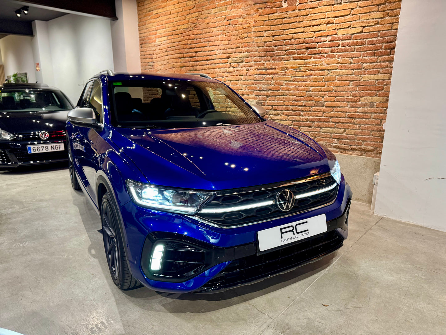 VOLKSWAGEN T-ROC R 300 DSG "AKRAPOVIC"