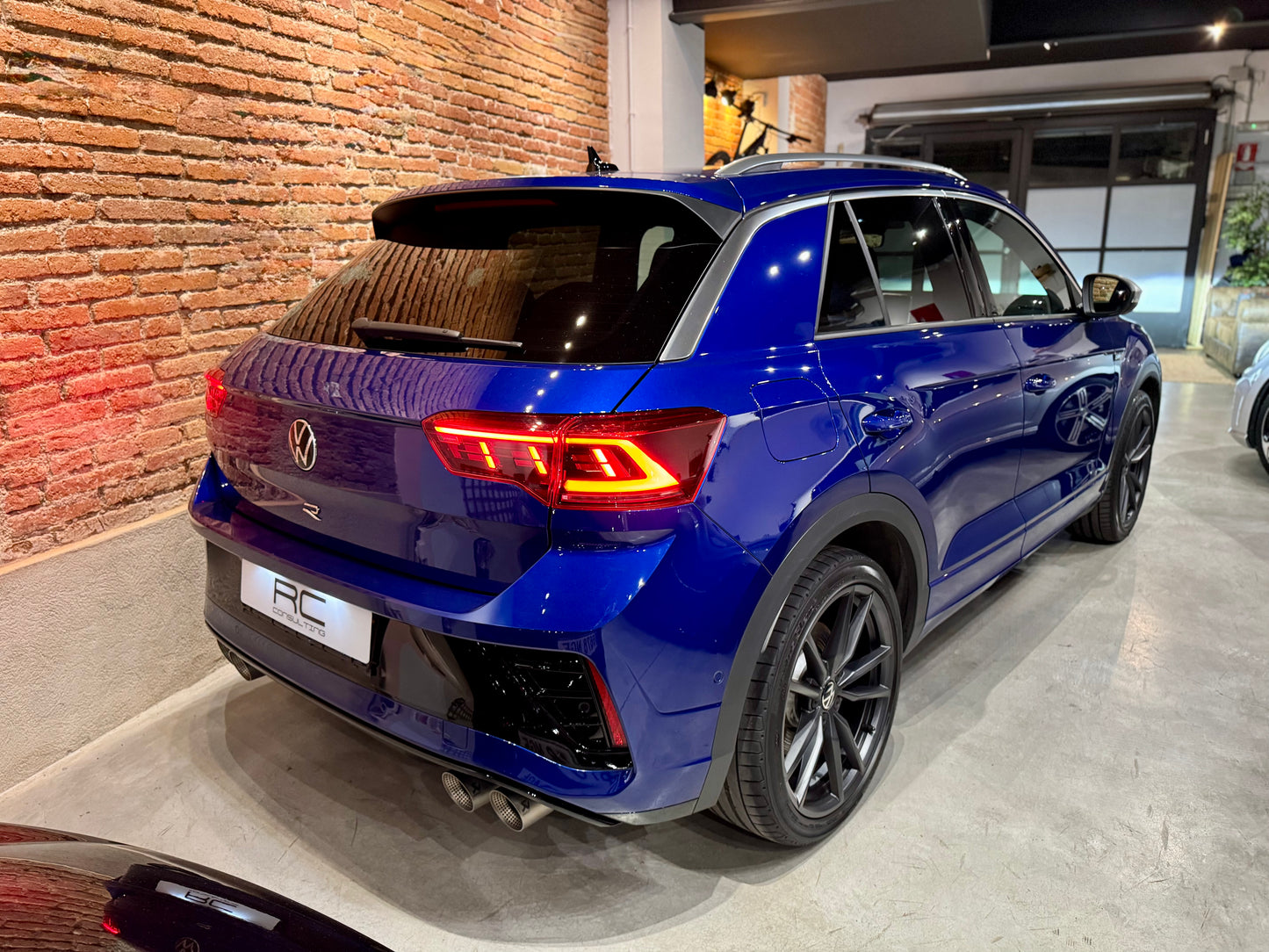 VOLKSWAGEN T-ROC R 300 DSG "AKRAPOVIC"