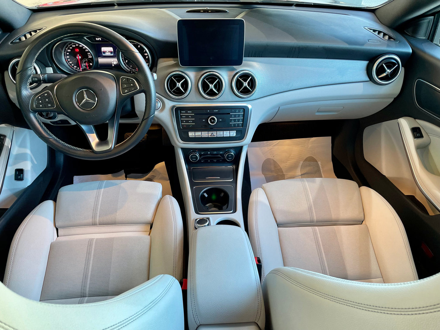 Mercedes CLA 200 Urban Automatico Solo 18.900Kms